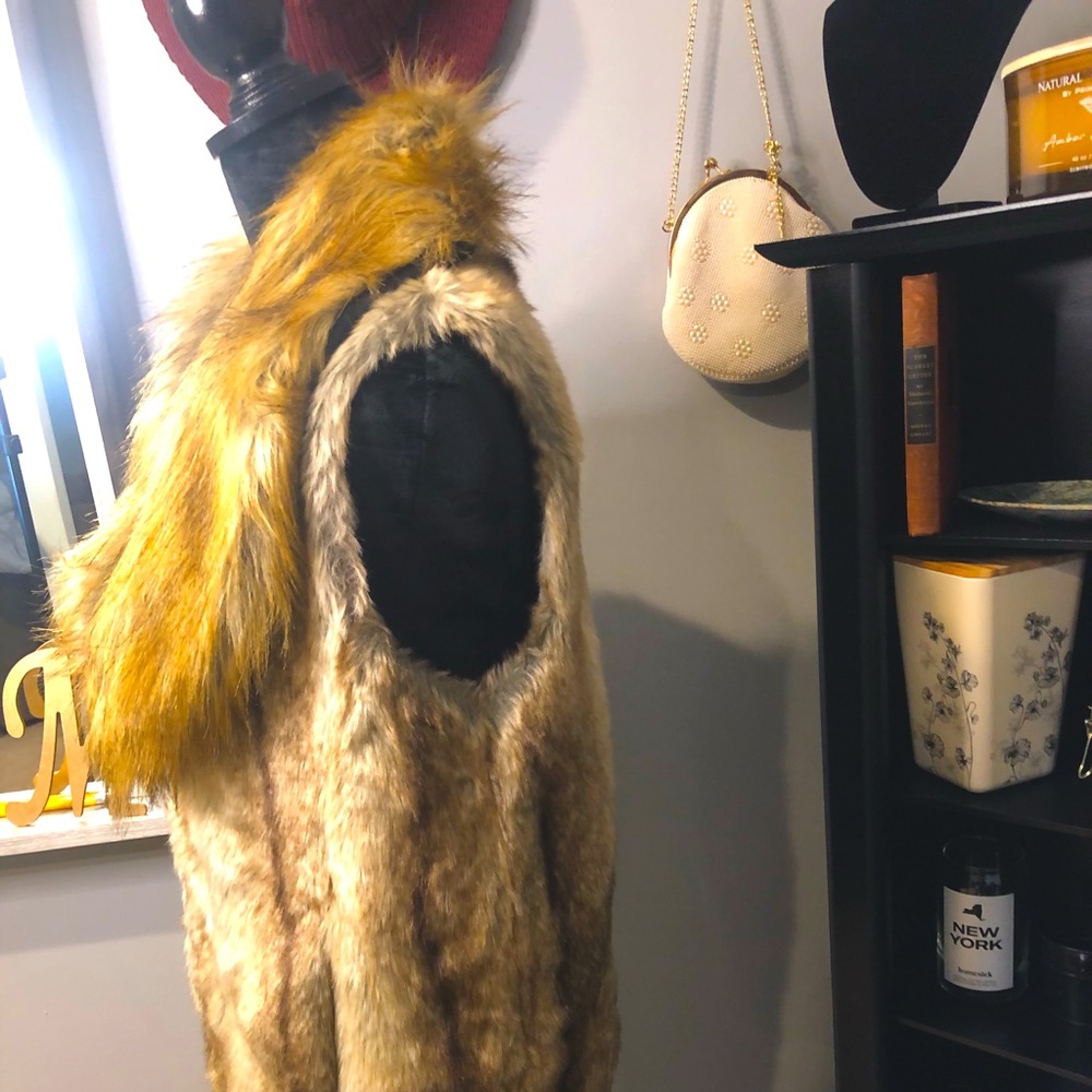 FAUX FUR VEST Sz/XL *Like New